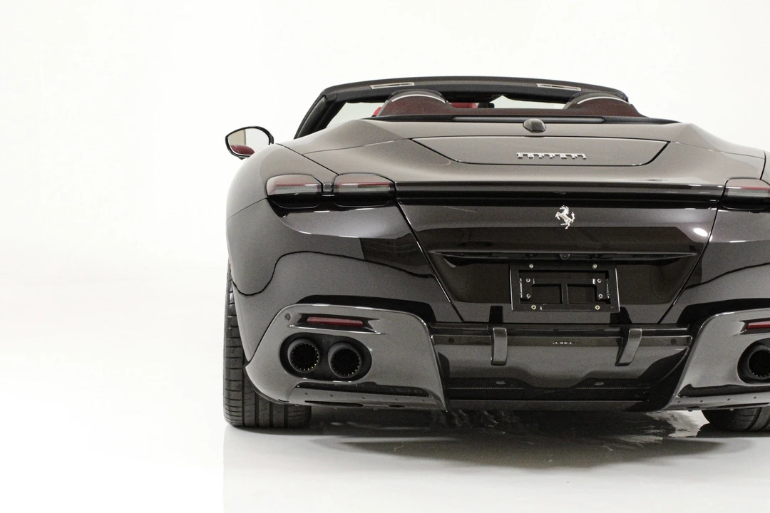 2024 Ferrari Roma Spider - Image 28 of 31