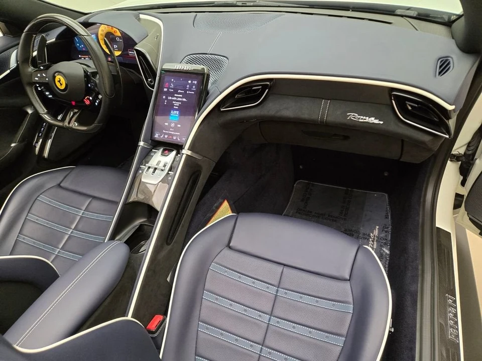 2024 Ferrari Roma Spider - Image 25 of 31