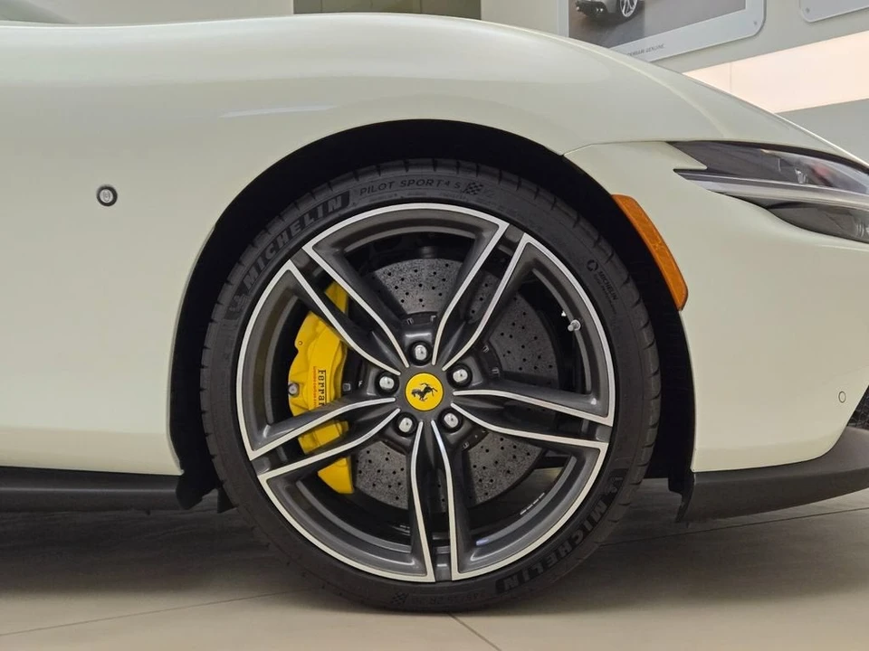 2024 Ferrari Roma Spider - Image 8 of 31