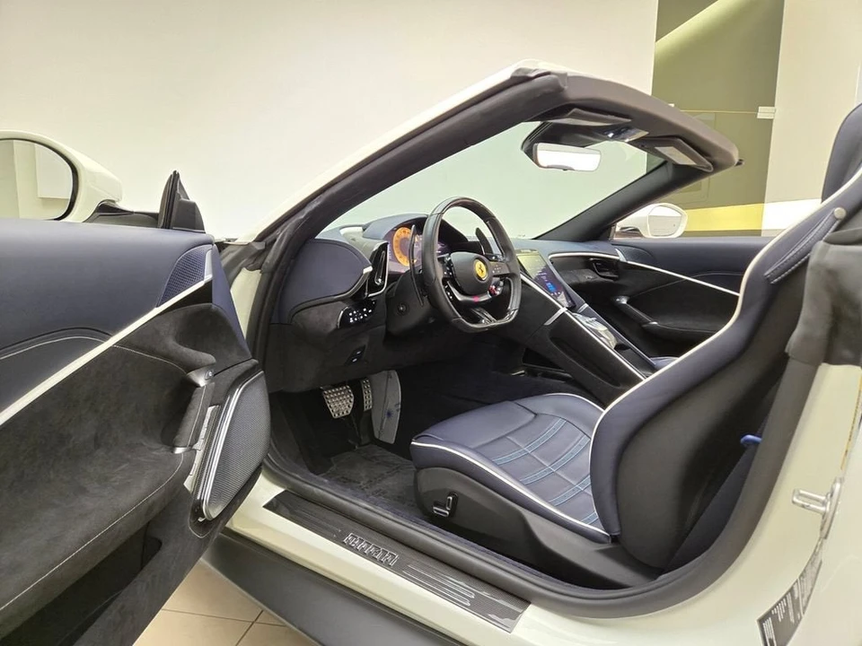 2024 Ferrari Roma Spider - Image 16 of 31