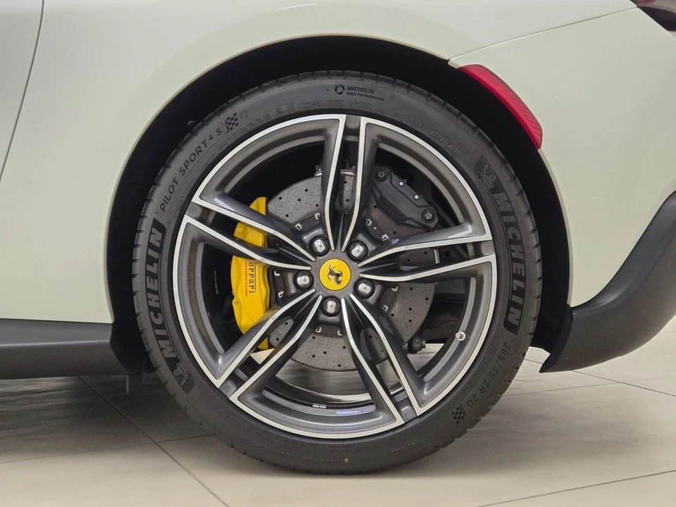 2024 Ferrari Roma Spider - Image 15 of 31