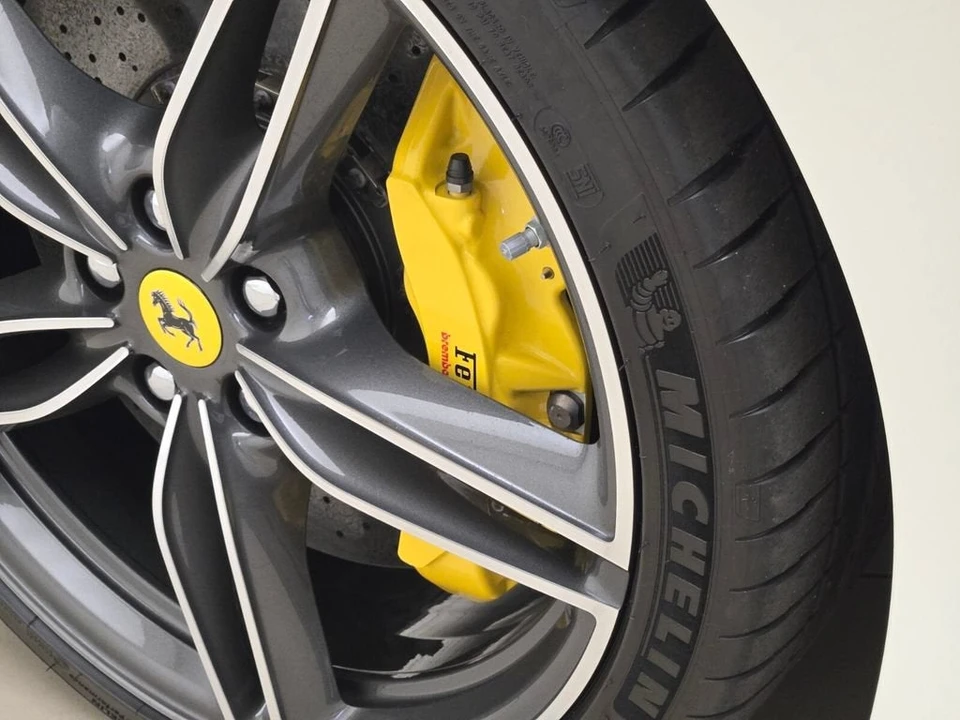 2024 Ferrari Roma Spider - Image 14 of 31