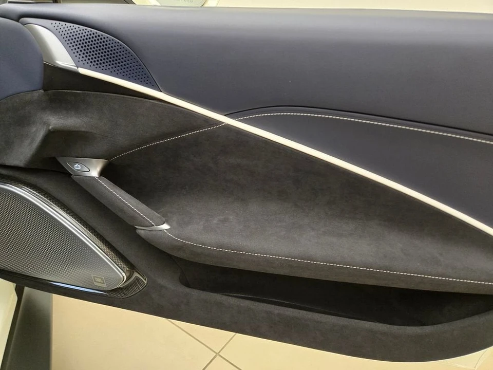 2024 Ferrari Roma Spider - Image 27 of 31