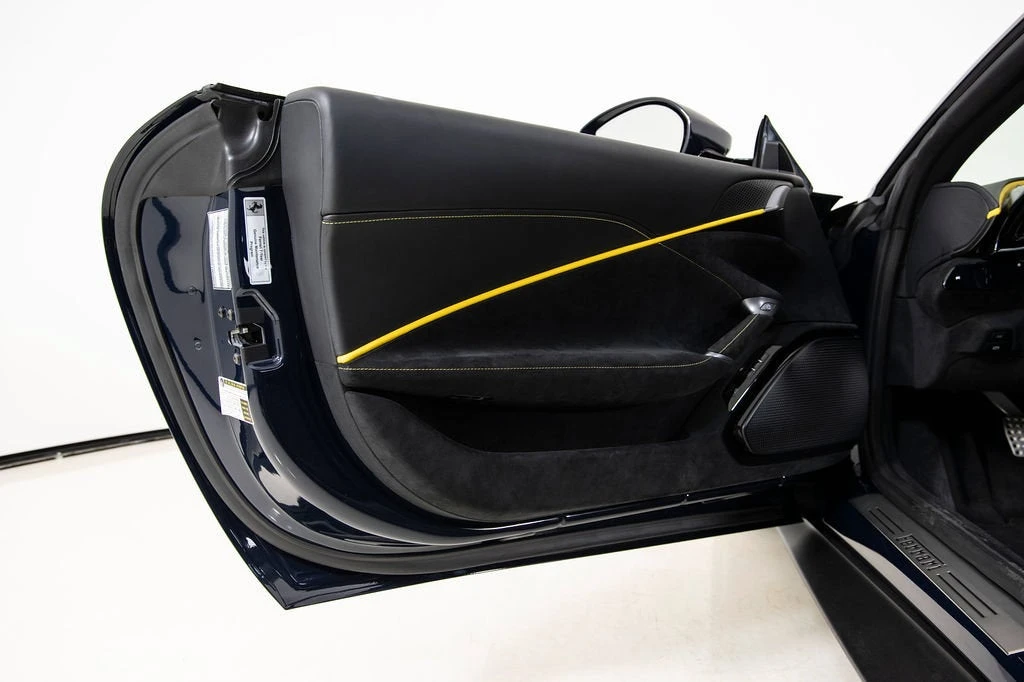 2024 Ferrari Roma Spider - Image 24 of 31