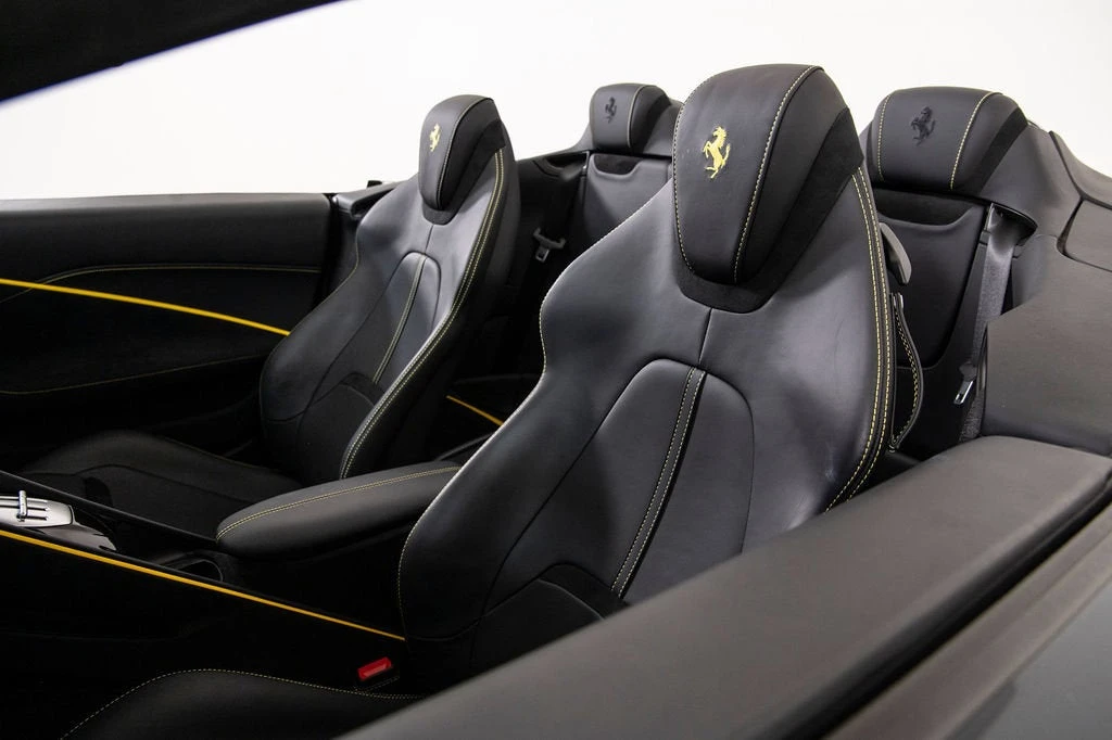 2024 Ferrari Roma Spider - Image 18 of 31