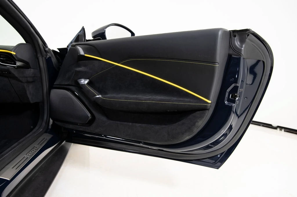 2024 Ferrari Roma Spider - Image 25 of 31