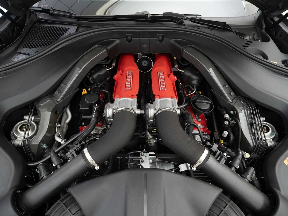 2024 Ferrari Roma Spider - Image 30 of 31