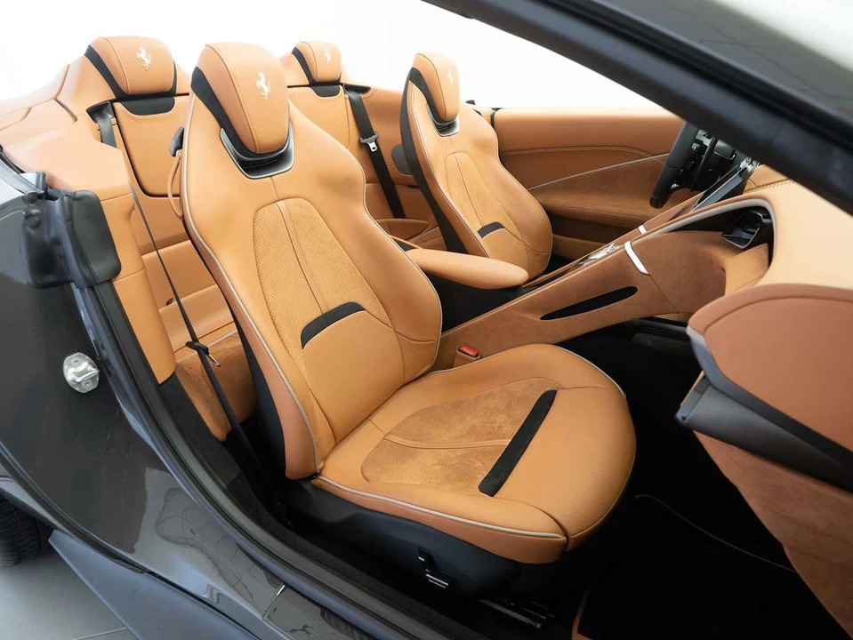 2024 Ferrari Roma Spider - Image 14 of 31