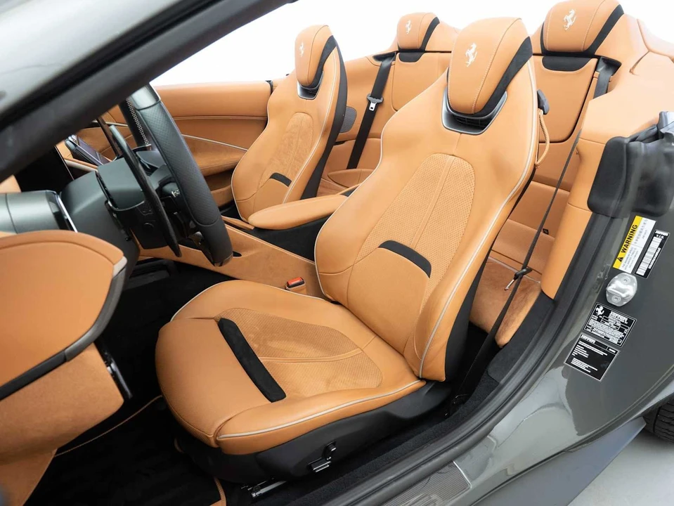 2024 Ferrari Roma Spider - Image 15 of 31