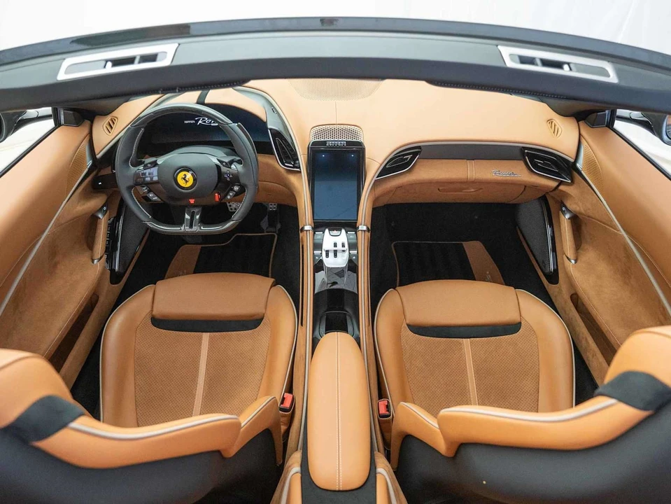 2024 Ferrari Roma Spider - Image 19 of 31