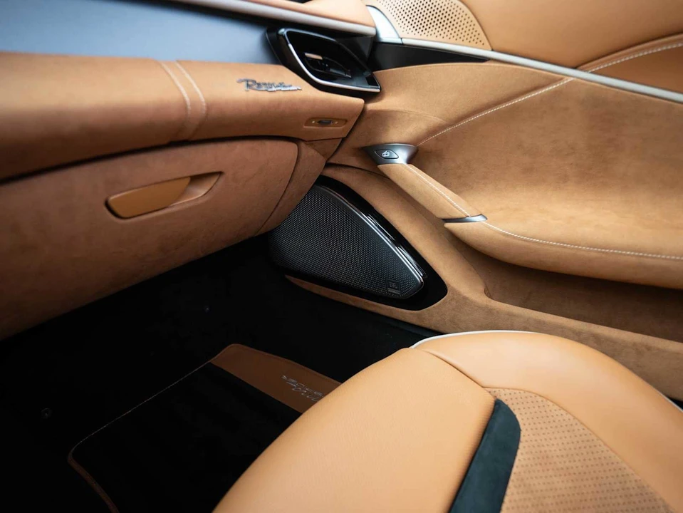 2024 Ferrari Roma Spider - Image 26 of 31
