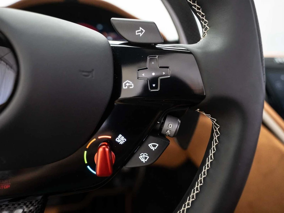 2024 Ferrari Roma Spider - Image 21 of 31