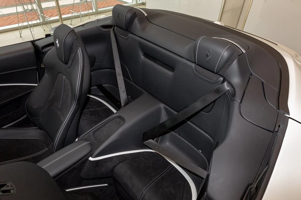2024 Ferrari Roma Spider - Image 19 of 31