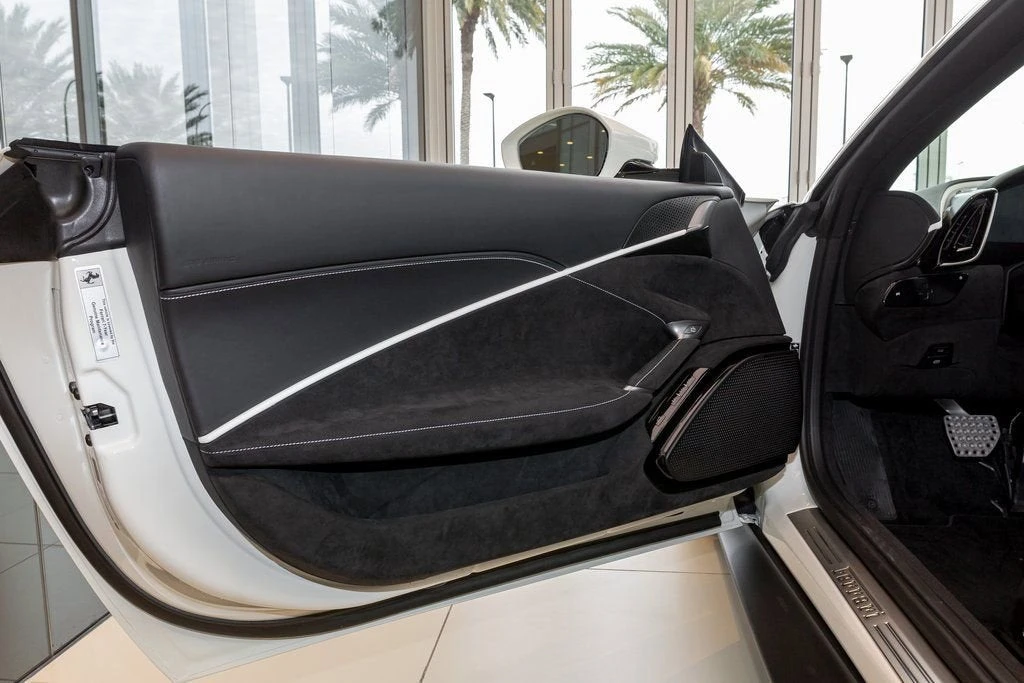 2024 Ferrari Roma Spider - Image 13 of 31