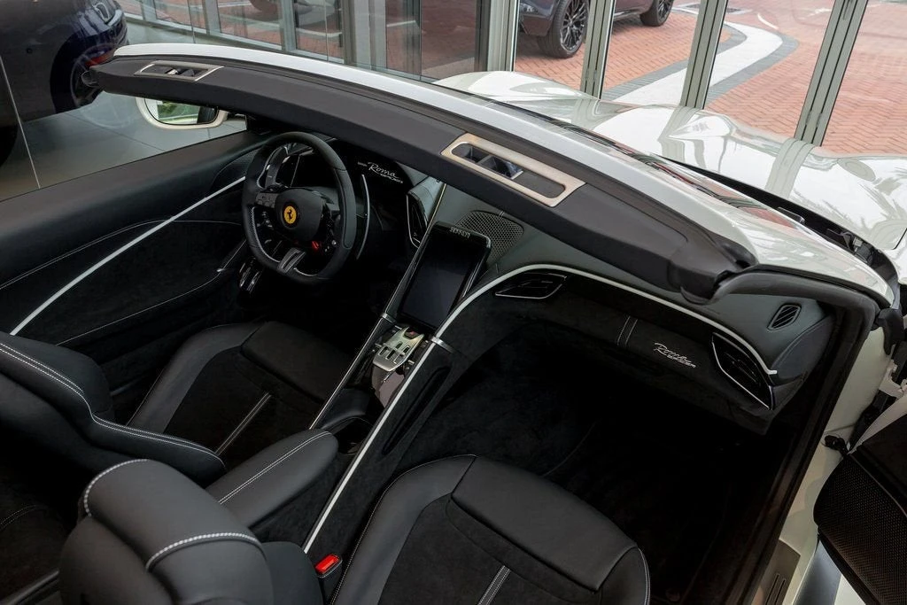 2024 Ferrari Roma Spider - Image 29 of 31
