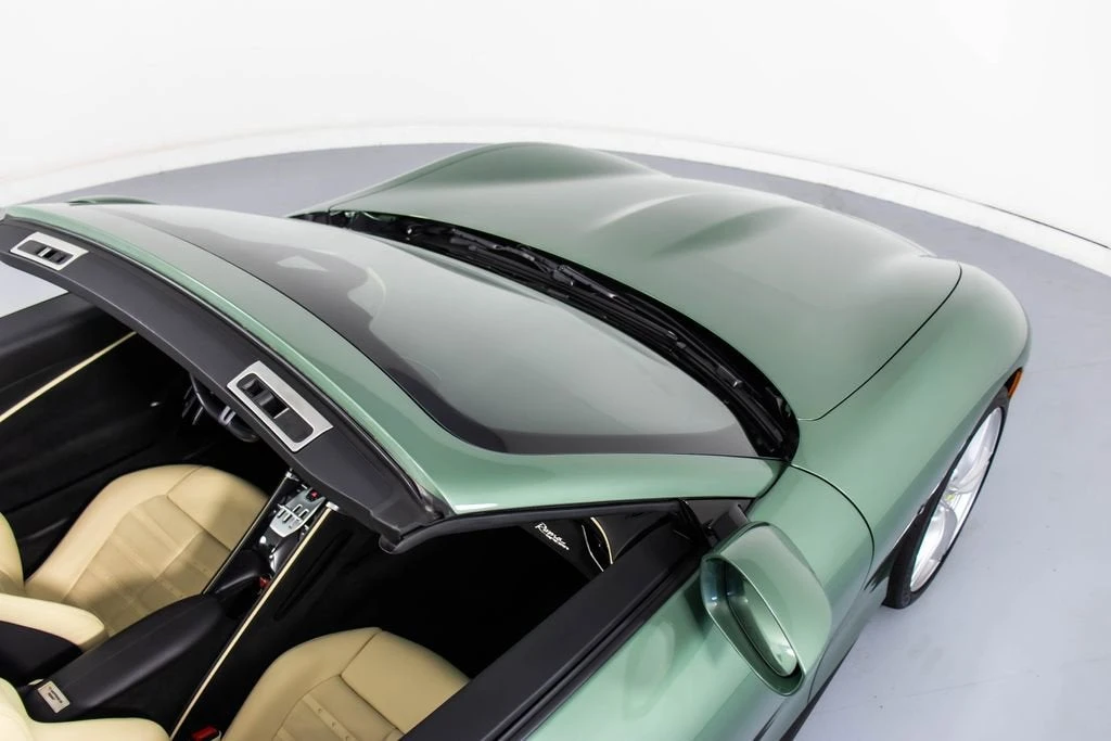 2024 Ferrari Roma Spider - Image 18 of 31