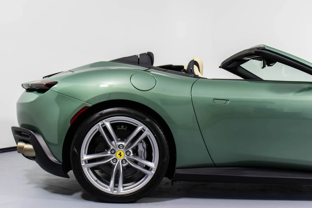 2024 Ferrari Roma Spider - Image 17 of 31