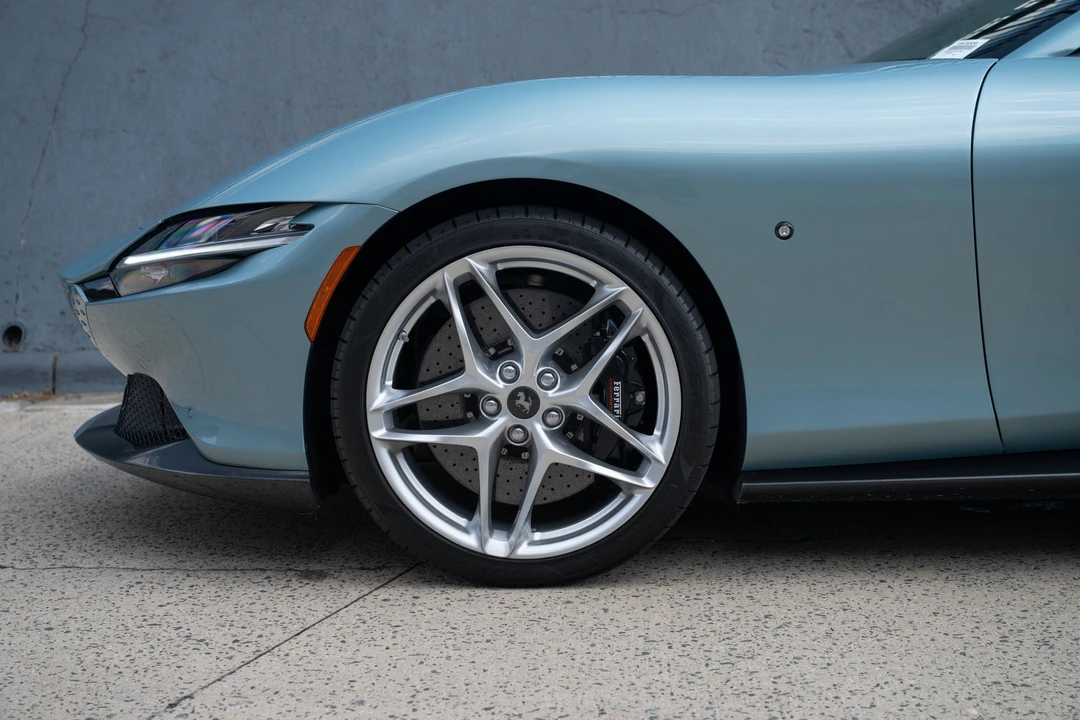 2024 Ferrari Roma Spider - Image 29 of 31