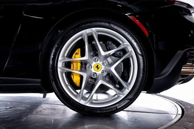 2024 Ferrari Roma Spider - Image 18 of 31