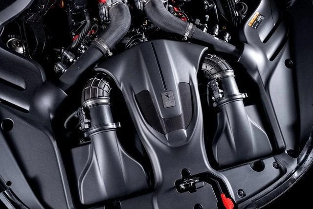 2024 Ferrari Roma Spider - Image 16 of 31