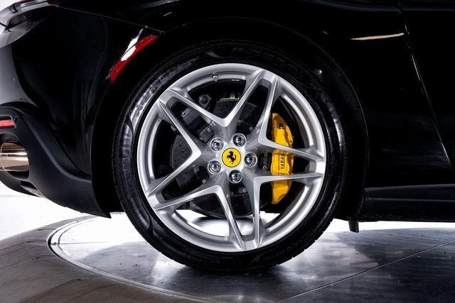 2024 Ferrari Roma Spider - Image 19 of 31