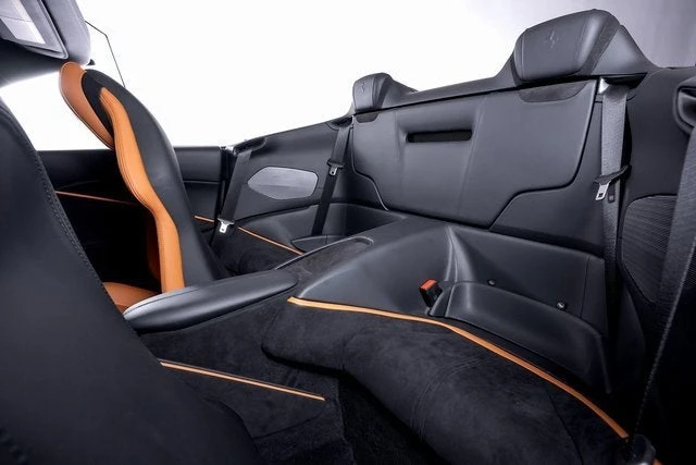 2024 Ferrari Roma Spider - Image 25 of 31