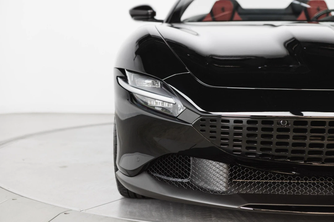 2024 Ferrari Roma Spider - Image 29 of 31