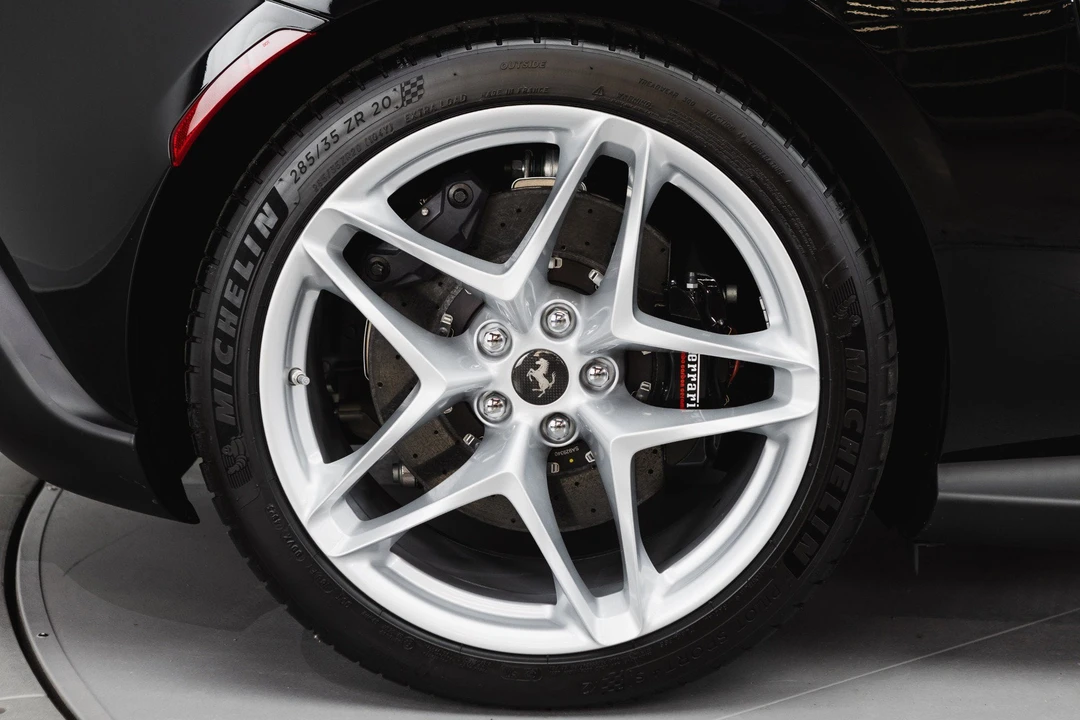 2024 Ferrari Roma Spider - Image 25 of 31