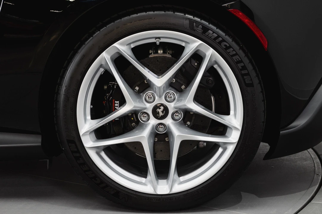 2024 Ferrari Roma Spider - Image 22 of 31