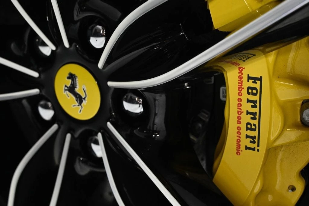 2024 Ferrari Roma Spider - Image 29 of 31