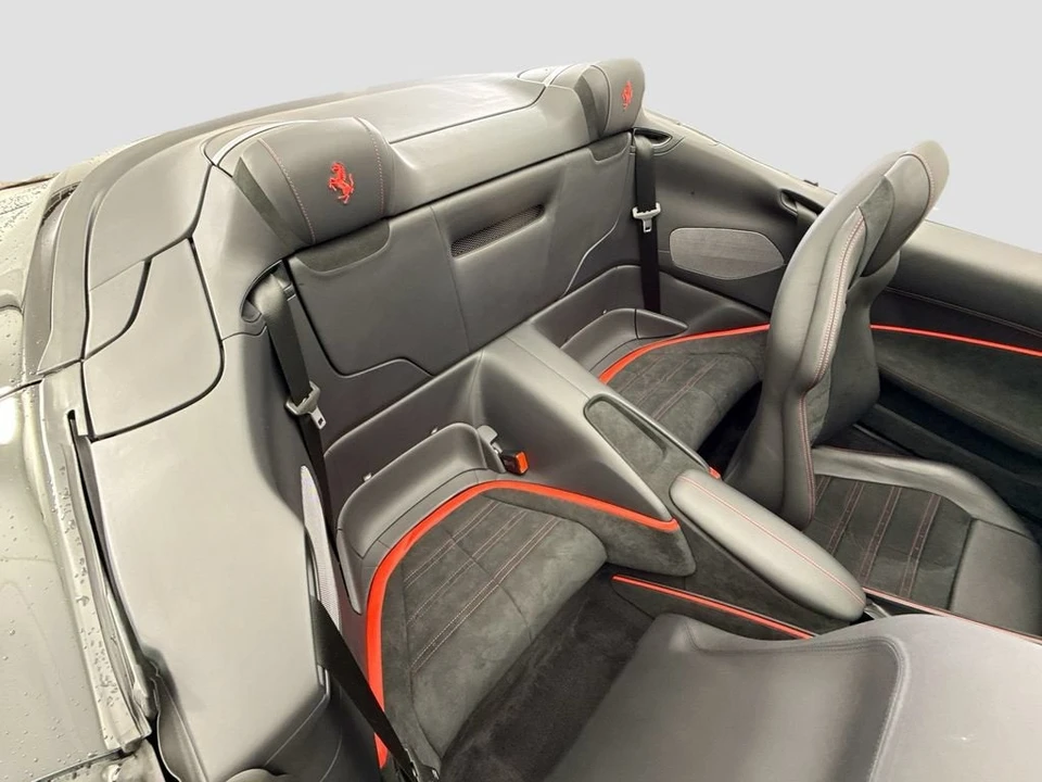 2024 Ferrari Roma Spider - Image 29 of 31
