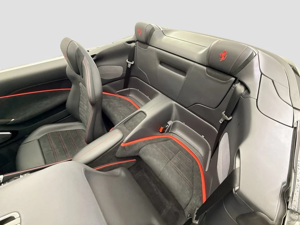 2024 Ferrari Roma Spider - Image 28 of 31