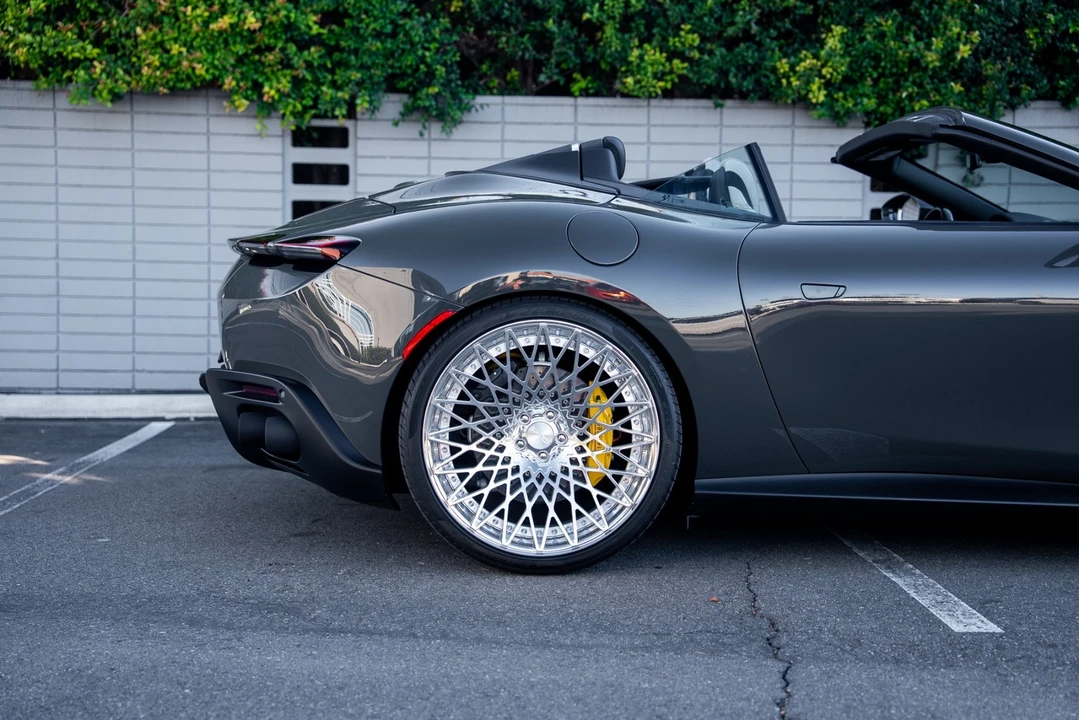 2024 Ferrari Roma Spider - Image 7 of 21