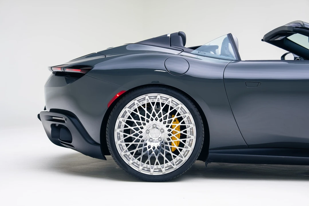 2024 Ferrari Roma Spider - Image 19 of 21