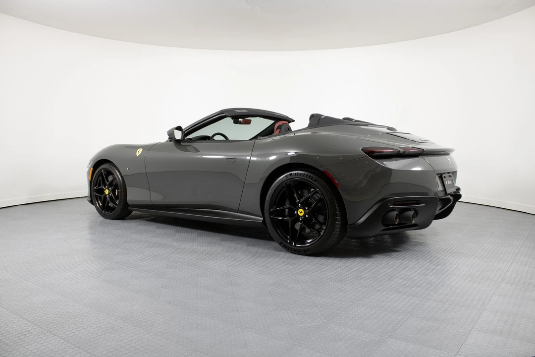 2024 Ferrari Roma Spider - Image 10 of 12