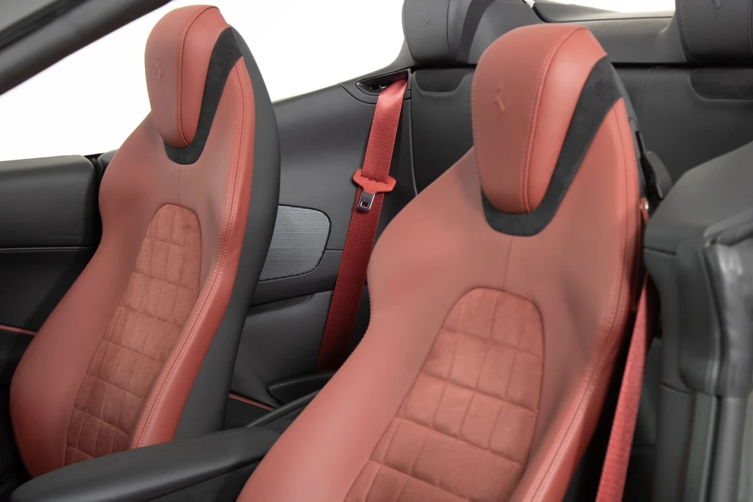 2024 Ferrari Roma Spider - Image 5 of 12