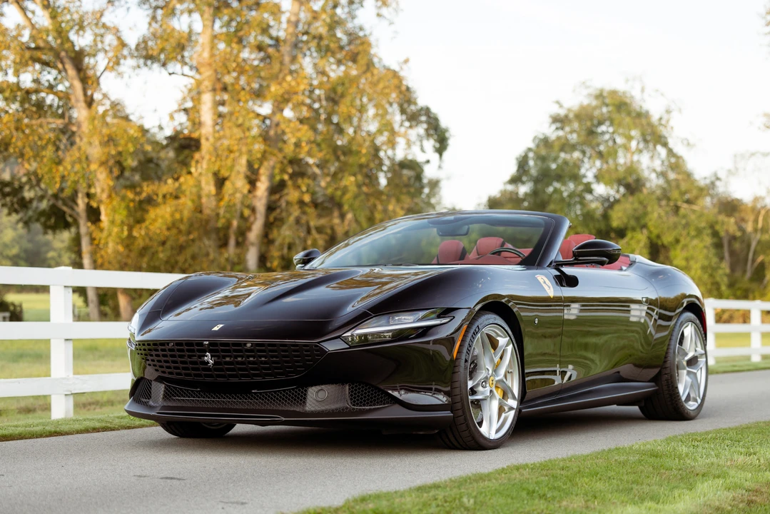 2024 Ferrari Roma Spider - Image 2 of 31