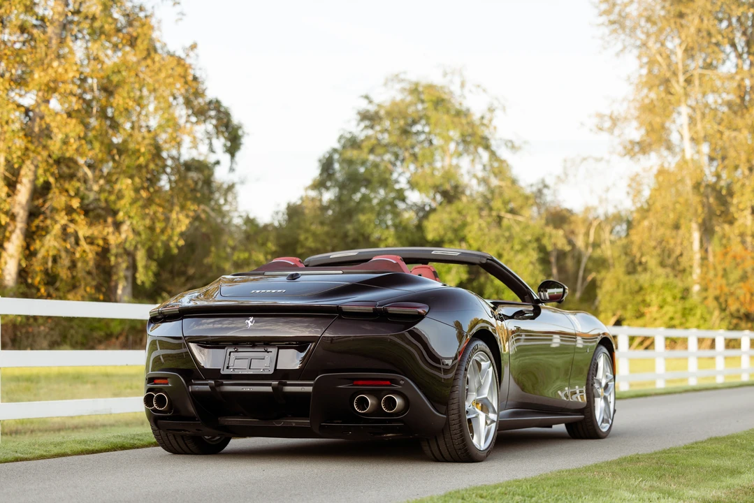 2024 Ferrari Roma Spider - Image 17 of 31