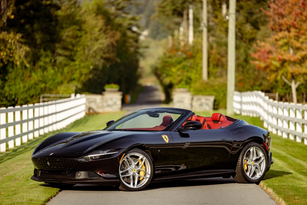 2024 Ferrari Roma Spider - Image 7 of 31