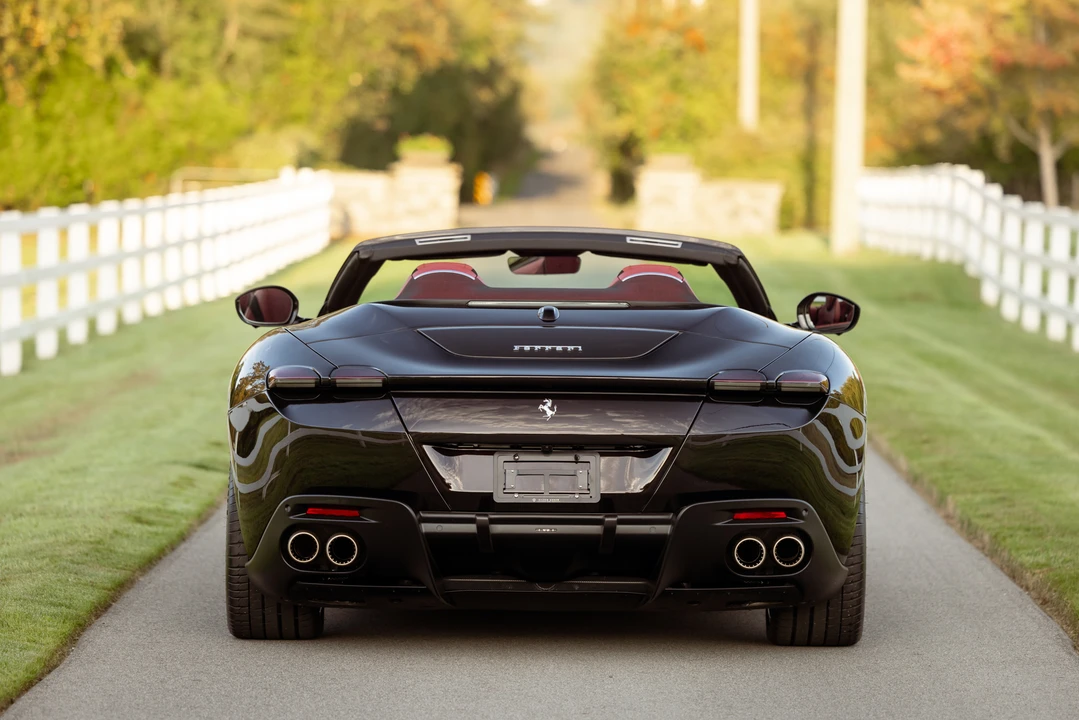 2024 Ferrari Roma Spider - Image 15 of 31