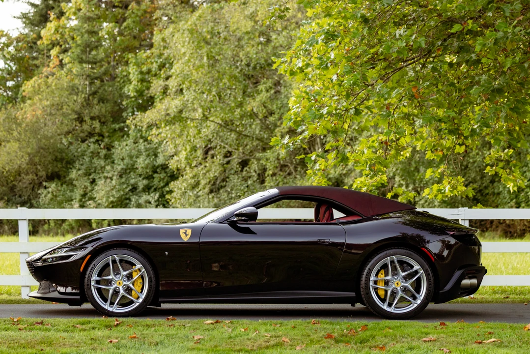 2024 Ferrari Roma Spider - Image 28 of 31