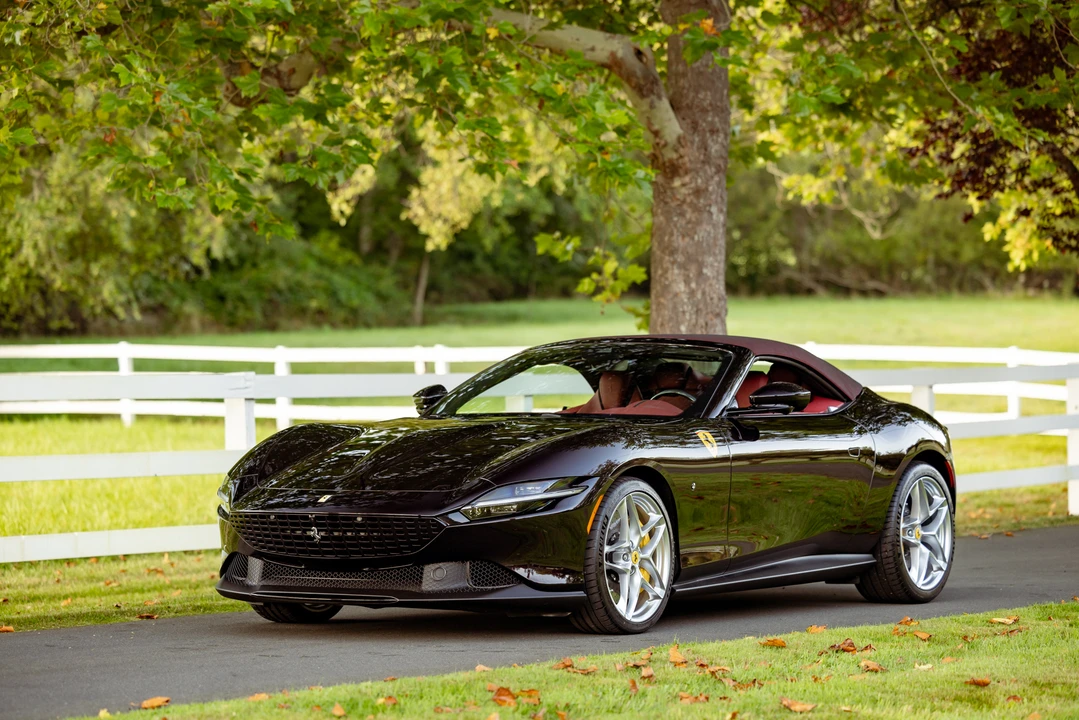 2024 Ferrari Roma Spider - Image 27 of 31