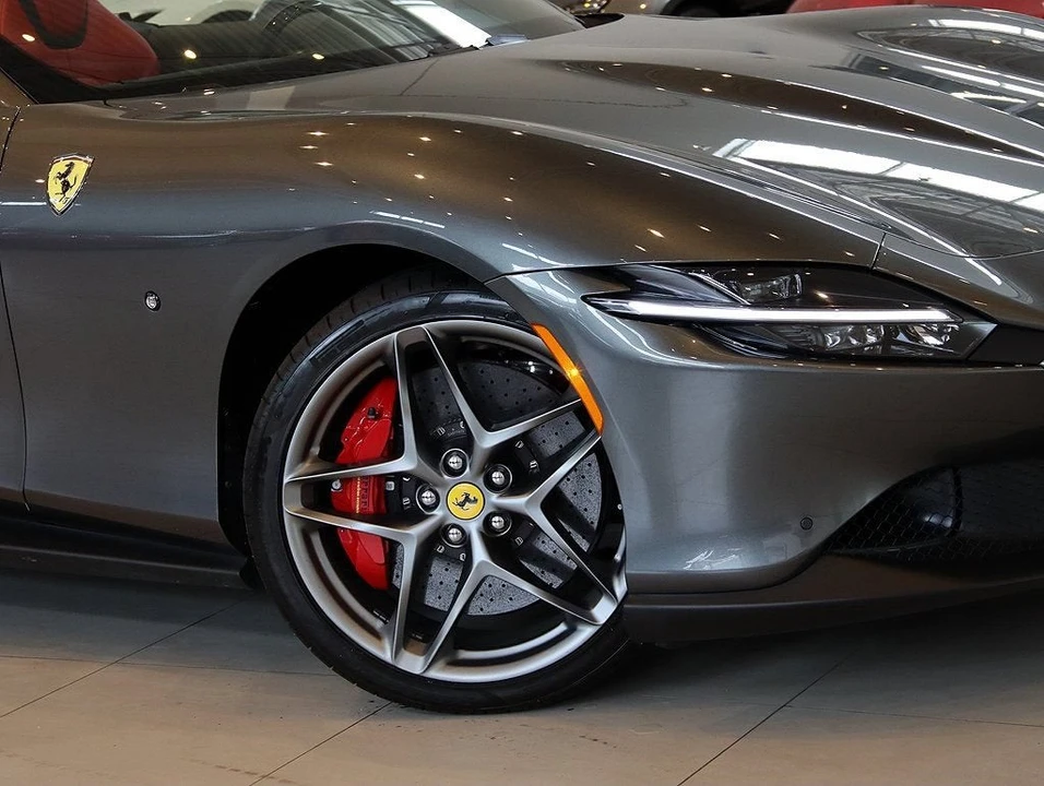 2024 Ferrari Roma Spider - Image 9 of 31