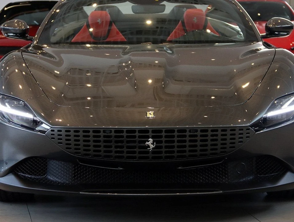 2024 Ferrari Roma Spider - Image 28 of 31