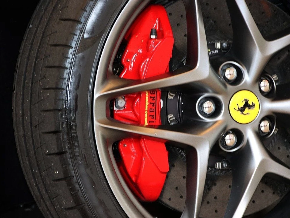 2024 Ferrari Roma Spider - Image 12 of 31