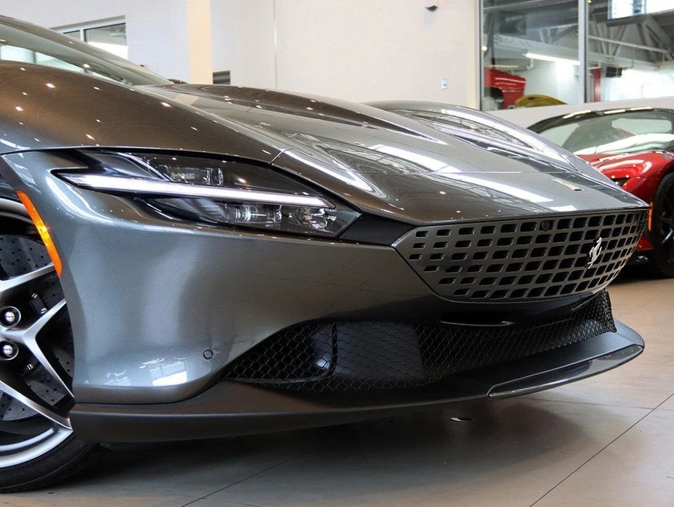 2024 Ferrari Roma Spider - Image 18 of 31