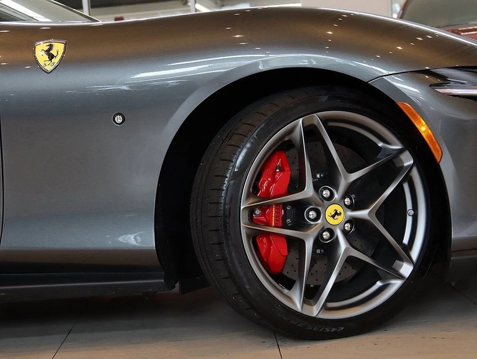 2024 Ferrari Roma Spider - Image 10 of 31