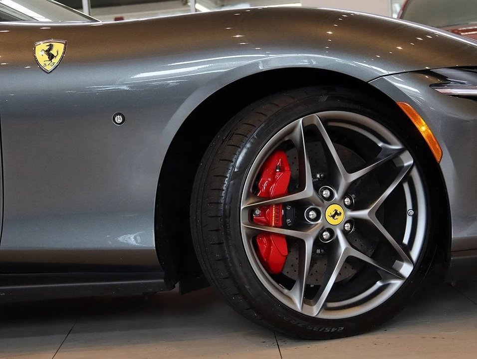 2024 Ferrari Roma Spider - Image 10 of 31