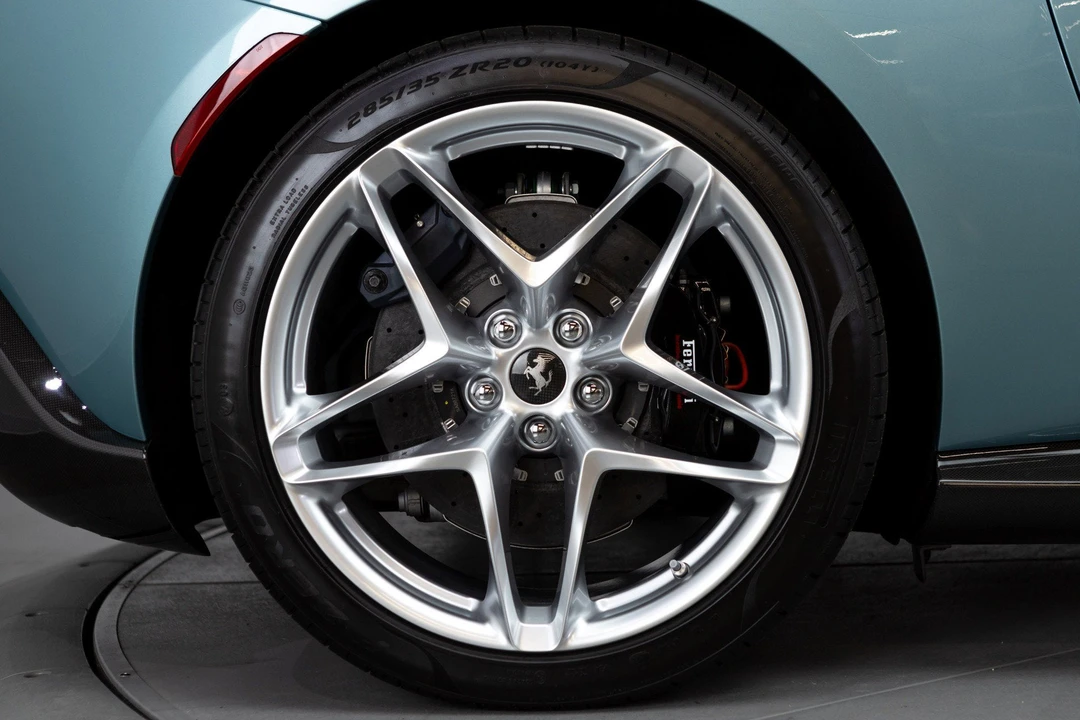 2024 Ferrari Roma Spider - Image 25 of 31