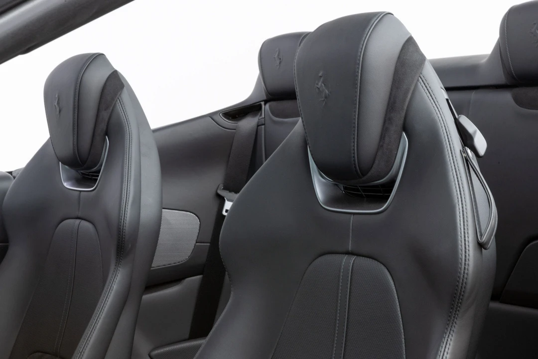 2024 Ferrari Roma Spider - Image 28 of 31